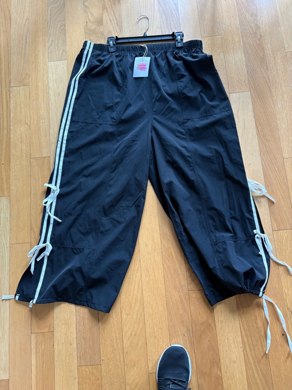 NWT Women’s Black Parachute Track Pants with White Side Stripes & Bow Ties XXL - Picture 4 of 5